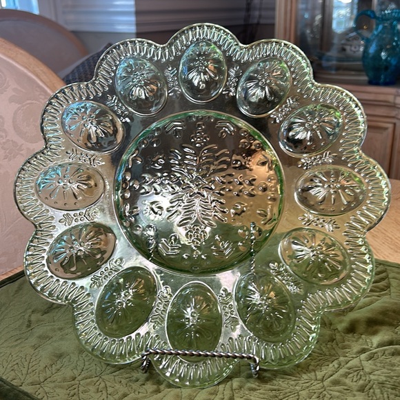 Green Glass Snowflake Etched Egg Platter - Picture 2 of 6